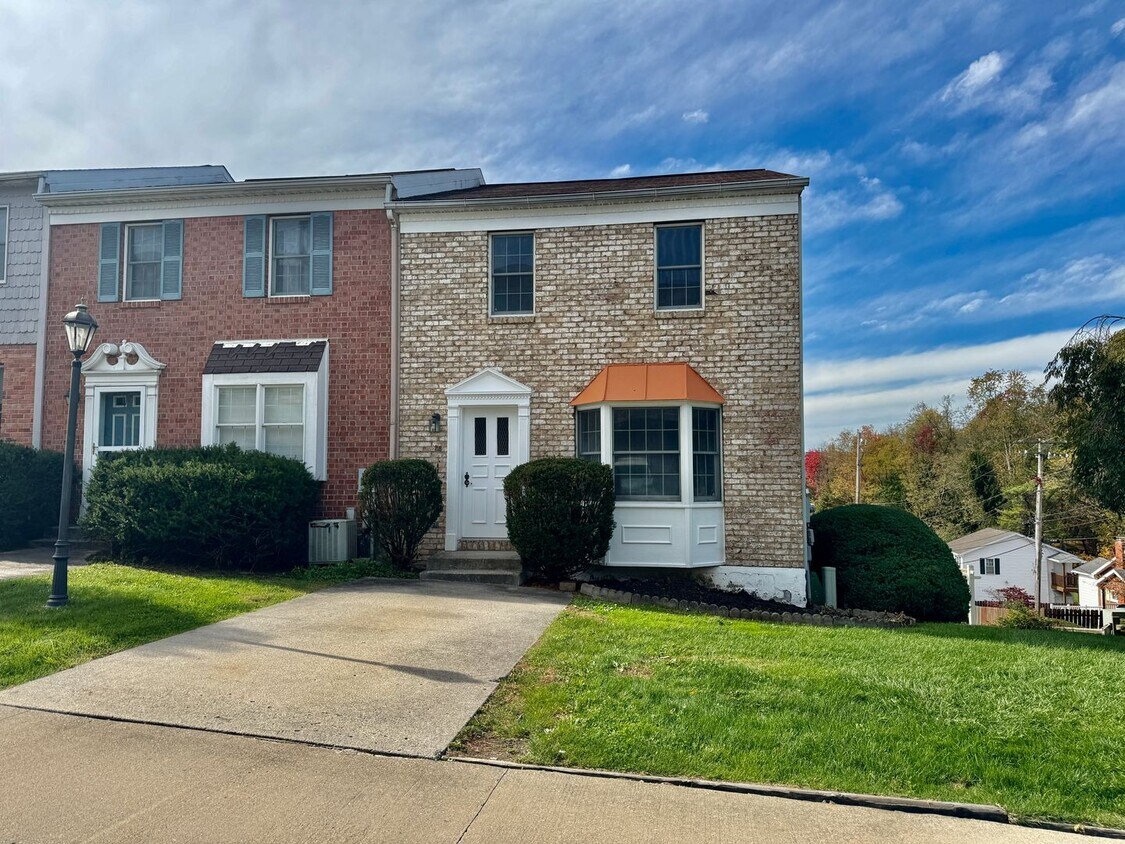 Foto principal - 3 bed/2.5 bath Townhouse near Med Center a...