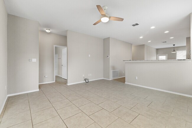 Foto del edificio - 10719 Noble Canyon