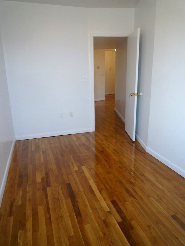 Primary Photo - 137 Allen St