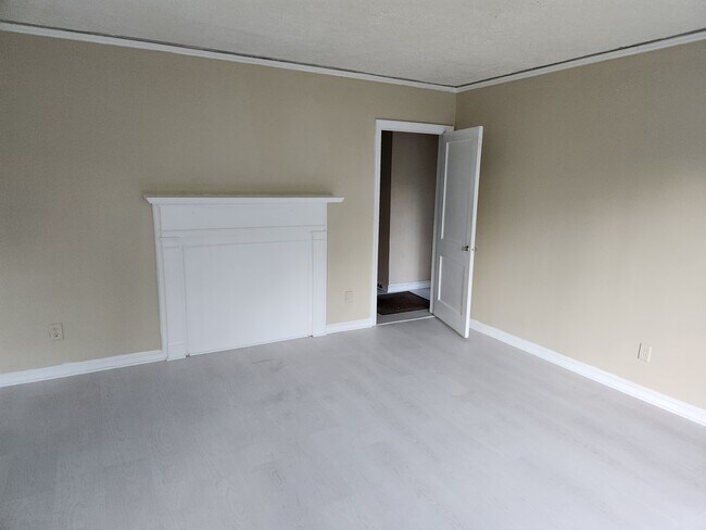 Building Photo - 2819 Schaul St