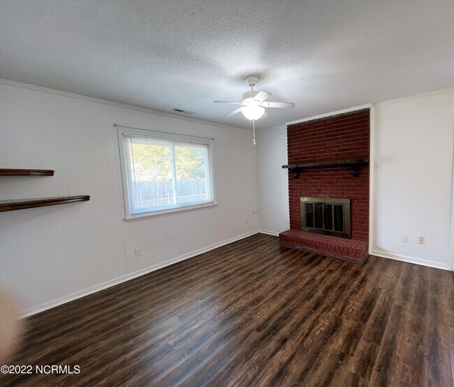 Building Photo - 1102 Massey Ct