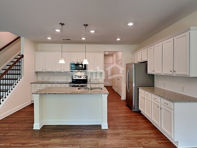 Foto del edificio - 6177 Rosemore Ln