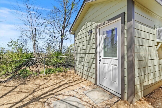 Foto del edificio - 2409 Shropshire St