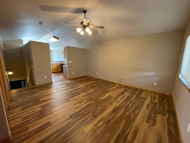 Building Photo - 765 Bluegrass Way