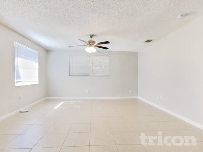 Building Photo - 8664 Mockingbird Ln