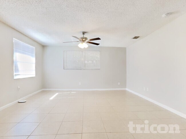 Foto del edificio - 8664 Mockingbird Ln