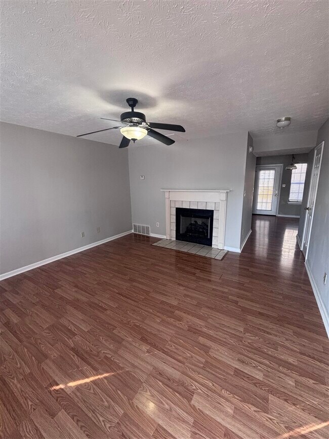 Foto del edificio - 1746 Cave Mill Rd