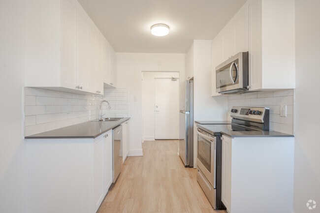 Building Photo - 195-210 5th Ave