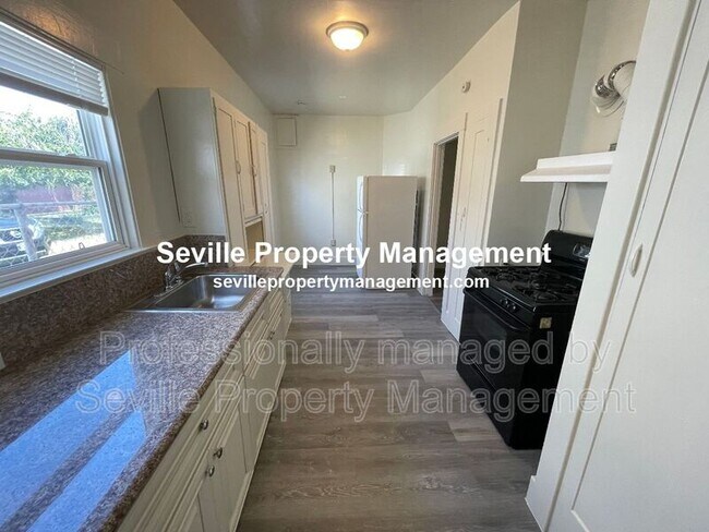 Building Photo - 5730 Kingsley Cir
