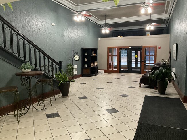 Foto del edificio - 112 W Washington Blvd