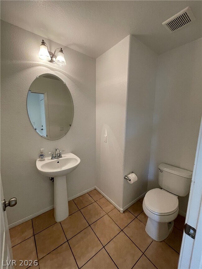 Foto del edificio - 8144 Satin Carnation Ln