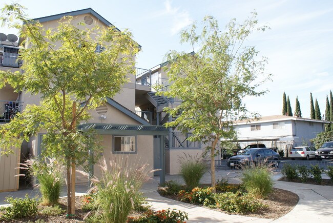 Building Photo - Highland Apartments