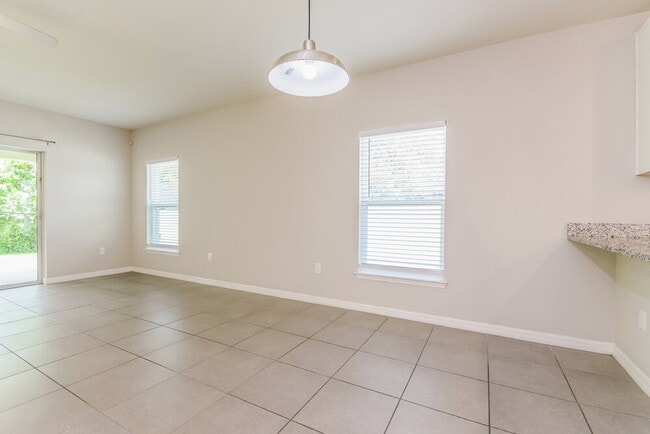 Building Photo - 348 Colony Ct