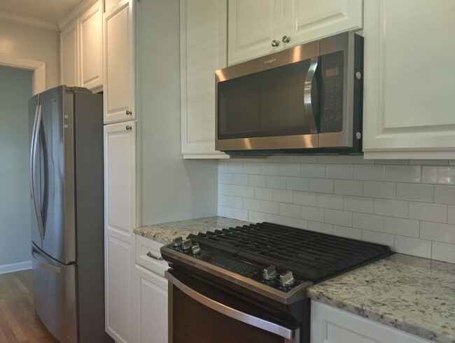 Foto del edificio - Beautiful 3bd/1.5ba with workshop and large backyard!