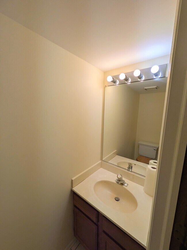 Foto del edificio - 28 N Oltendorf Rd