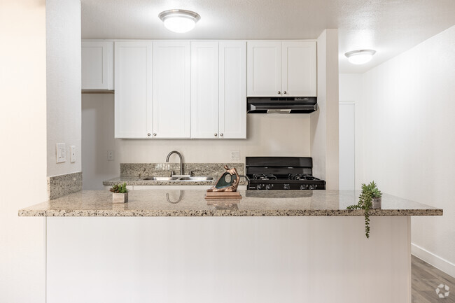 Studio, 1BR - 370SF - Kitchen - Buckingham Apartments