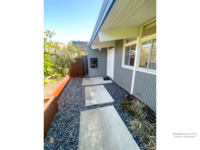 Building Photo - REMODELED EICHLER, 4BR/2BA, HDWD FLRS, SM....
