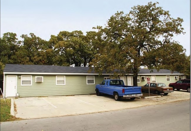 Building Photo - 500 Foch St