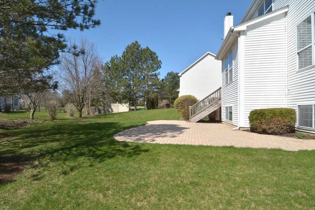 Foto del edificio - 745 Bloomfield Ct