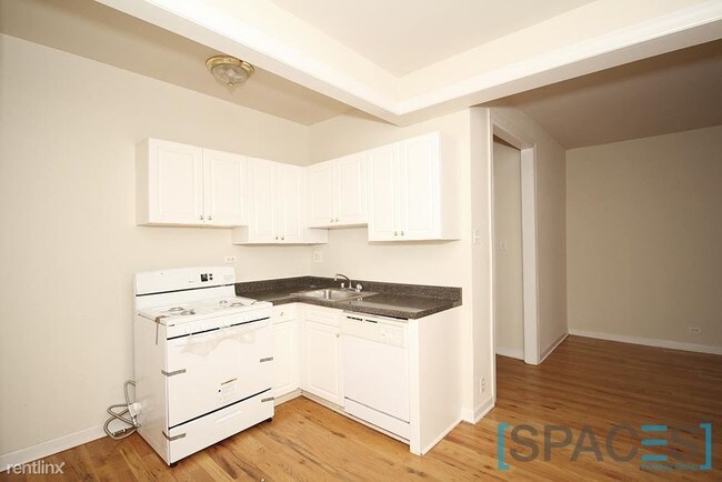 Foto del edificio - 3720 N Pine Grove Ave
