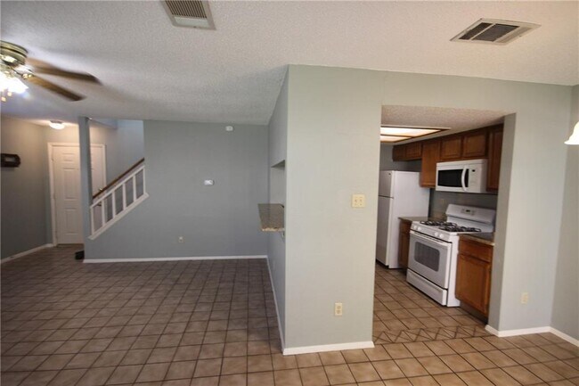 Building Photo - 12200 Alderbrook Dr