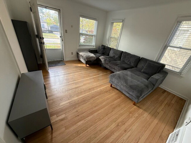 Building Photo - 774 Gardendale St