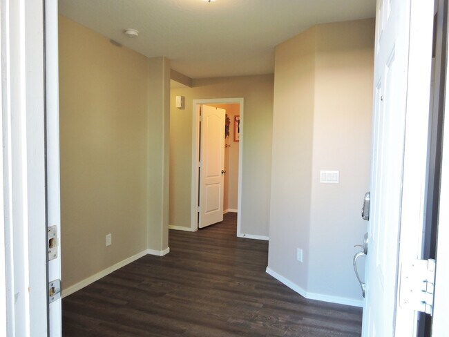 Foto del edificio - 4 BEDROOM 2 1/2 BATHROOM WITH OFFICE AND LOFT