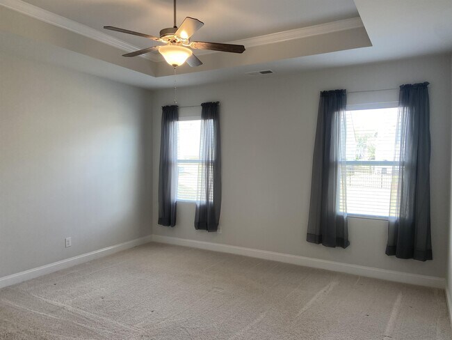 Foto del edificio - 4631 Grove Manor Dr