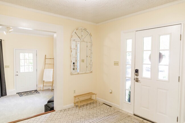 Foto del edificio - 39 Southwicke Dr