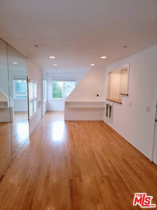 Foto del edificio - 115 Breeze Ave