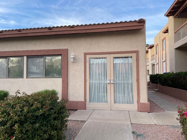 Foto del edificio - $1,540 2-3 Bedroom For Lease With Community Heated Pool & Spa in 85207!