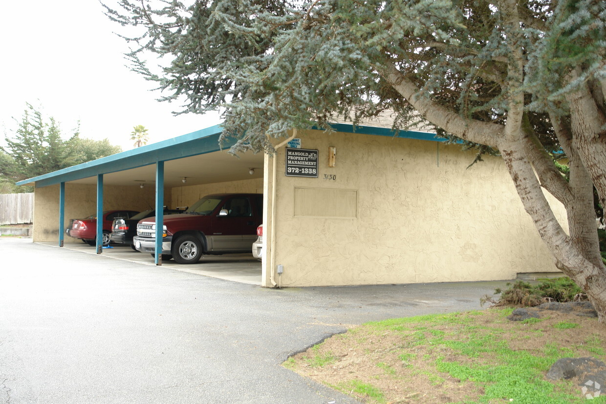 Building Photo - 3130 Bayer St