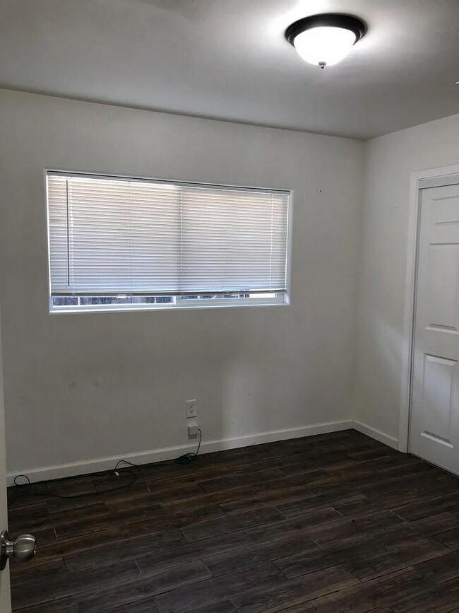 Building Photo - 308 Oswell St