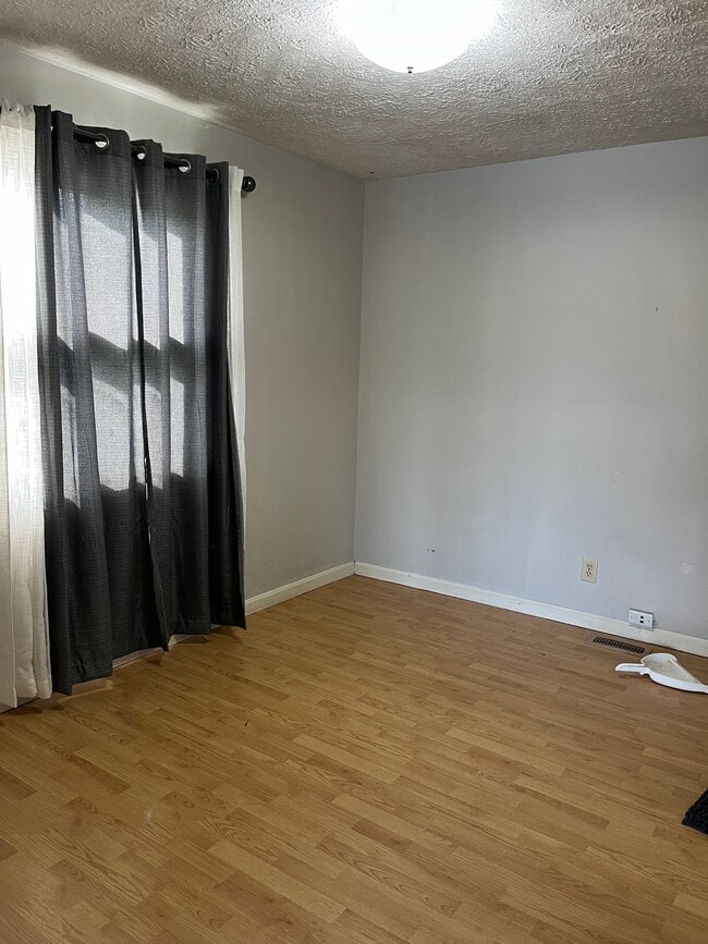 Building Photo - 205 W Lake Dr