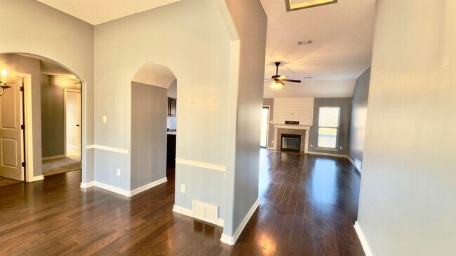 Foto del edificio - 5110 Oliver Grove Ln