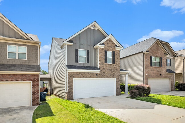 Building Photo - 3135 Hendrick Dr