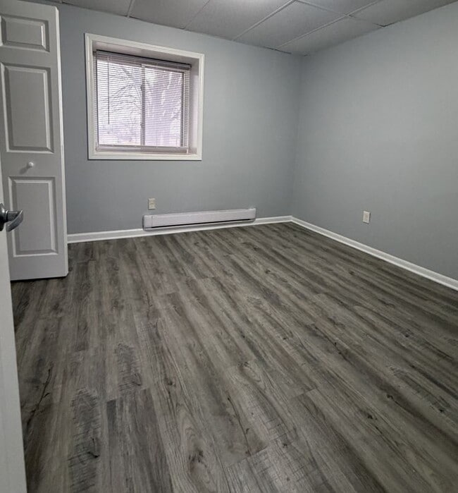 Building Photo - 9492 Linden Rd