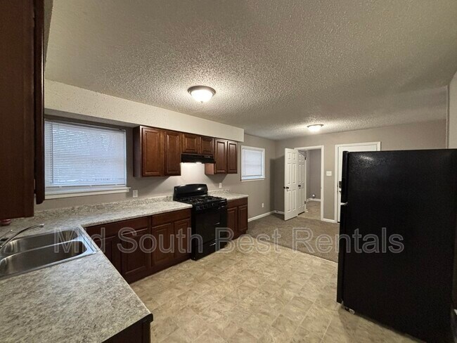 Building Photo - 908 Virginia Cir