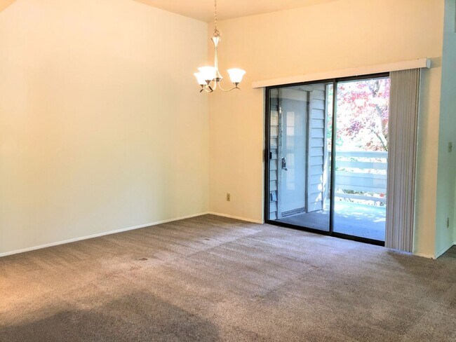 Foto del edificio - Spacious 2db, 2ba Condo Downtown Bellevue in Tranquil Setting