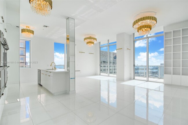 Foto del edificio - 300 S Biscayne Blvd