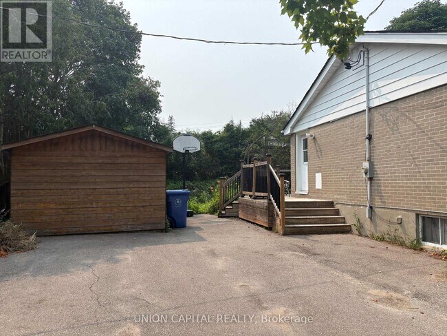Building Photo - 248 James Ave