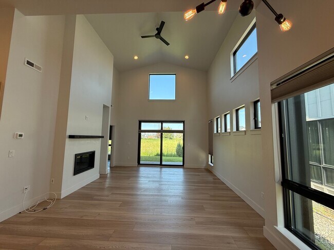 Foto del edificio - 1401 Windrow Dr