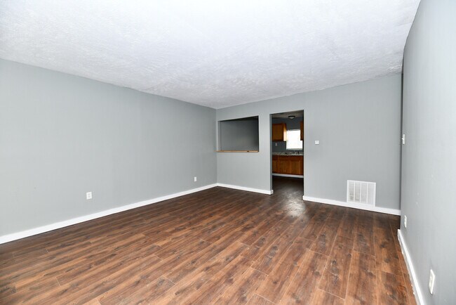 Building Photo - 2232 Admiral Dr