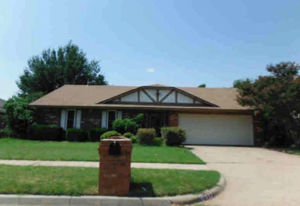 617 N Dr, Moore, OK 73160 House for Rent in Moore, OK
