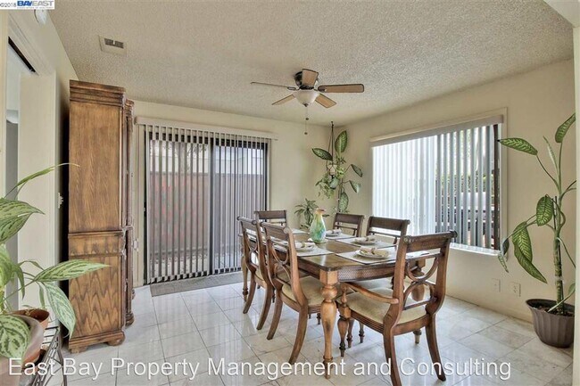 Building Photo - 3 br, 2.5 bath House - 6283 Lido Ct.