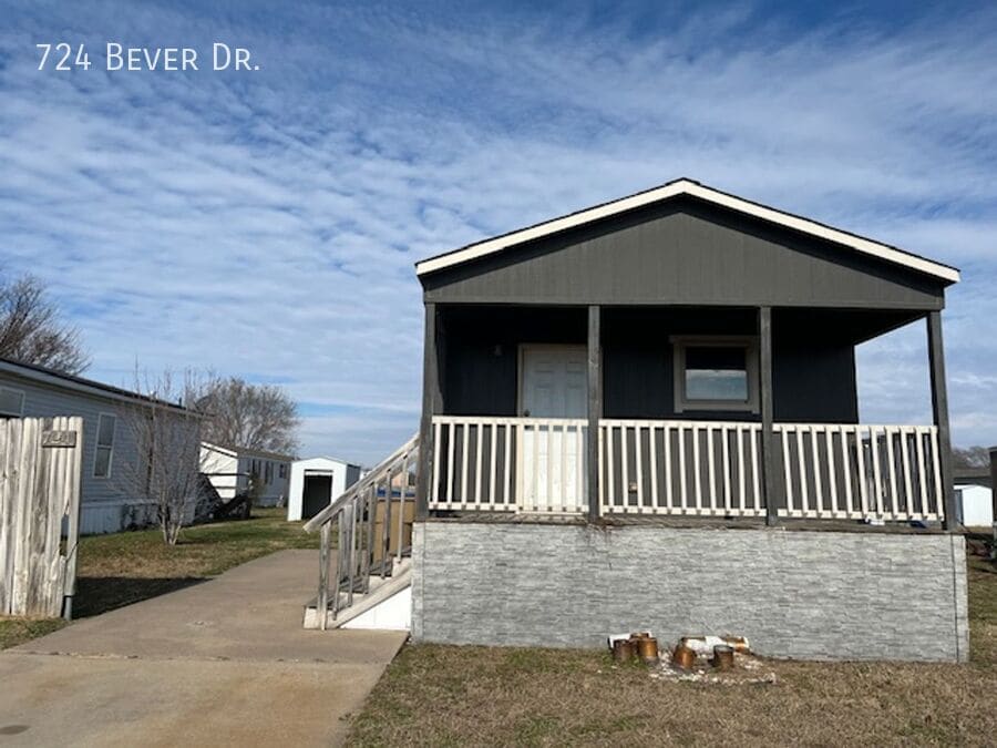 Building Photo - 724 W Bever Dr