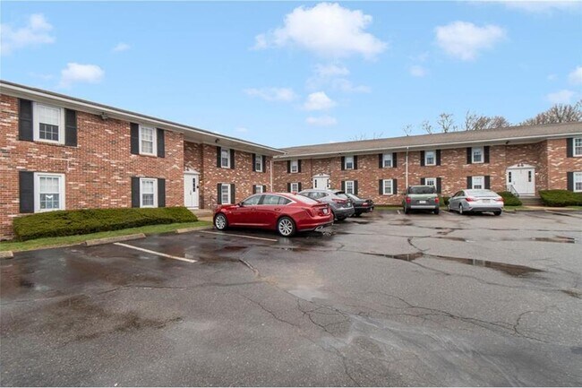 Building Photo - 2920 Pawtucket Ave
