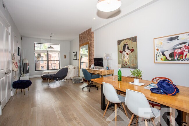 Foto del edificio - 456 Quincy St