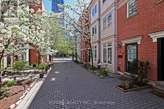 Building Photo - 6-6 Wellesley Pl