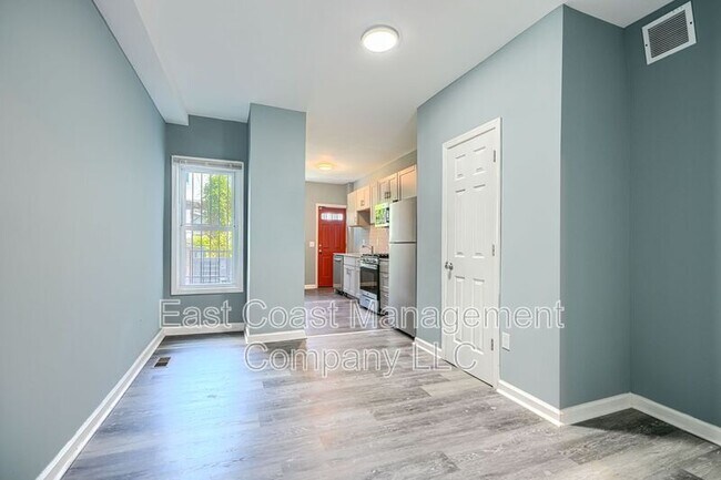 Foto del edificio - 2408 Llewelyn Ave